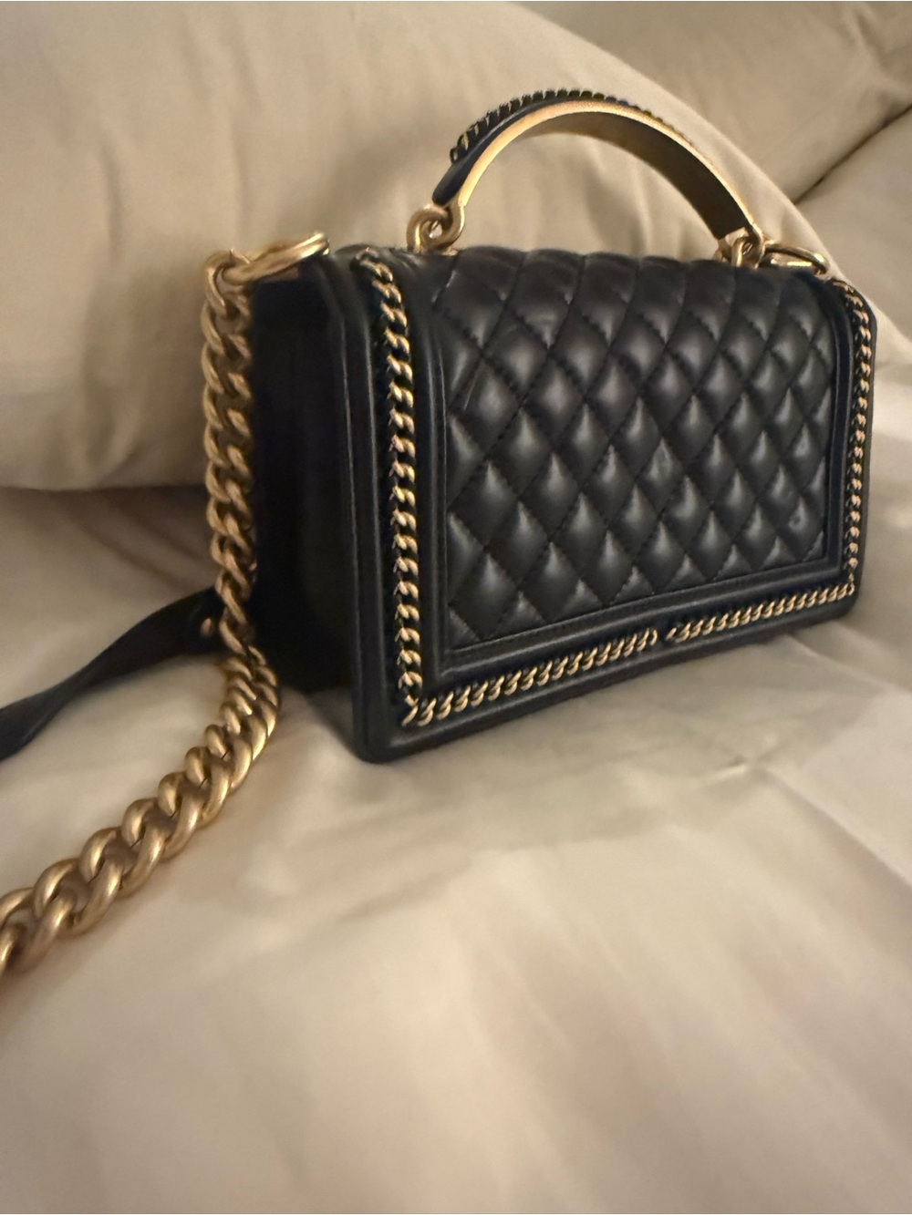 CHANEL Black Quilted Leather Crossbody with Gold Hardware Medium - Picture 4 of 12